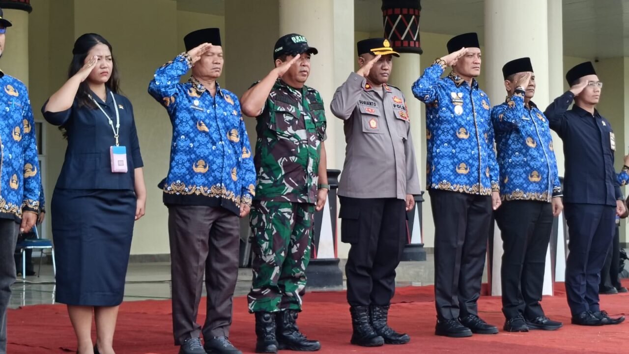 Wakapolres Padang Lawas Hadiri Upacara Hari Kesadaran Nasional di Halaman Kantor Bupati.