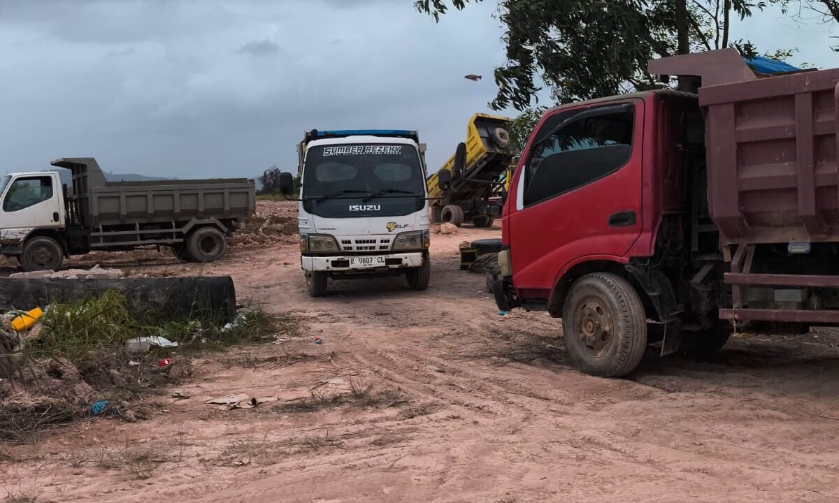 Aktivitas Cut and Fill Dijalan Temiang Batu aji Samping POM Bensin Diduga Tidak ada Sefty, Pengendara Merasa Terancam Keselamatan di jalan,