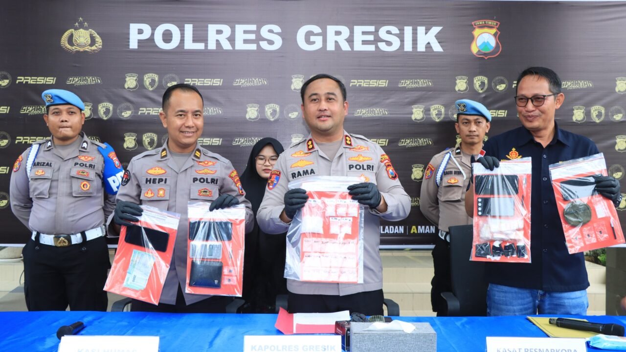 *Polres Gresik Ungkap Jaringan Narkoba Lintas Kota, 4 Tersangka Diamankan*