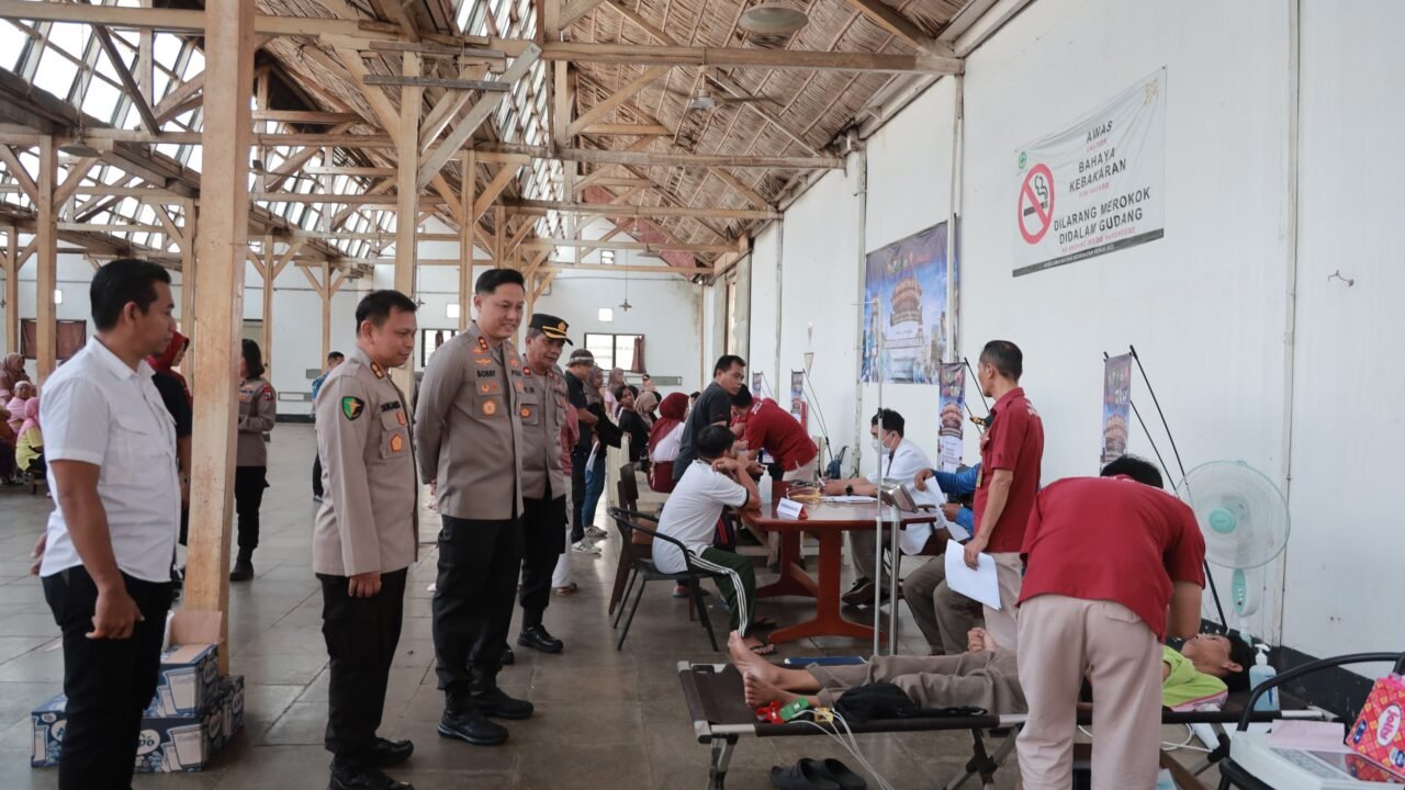 *Polres Jember Peduli Kesehatan Buruh, Gelar MCU Gratis Jelang May Day*