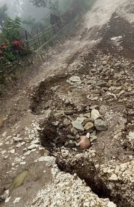 Keprihatinan Mendalam Terhadap Akses Jalan Rusak di Nenotes: Panggilan untuk Aksi Nyata