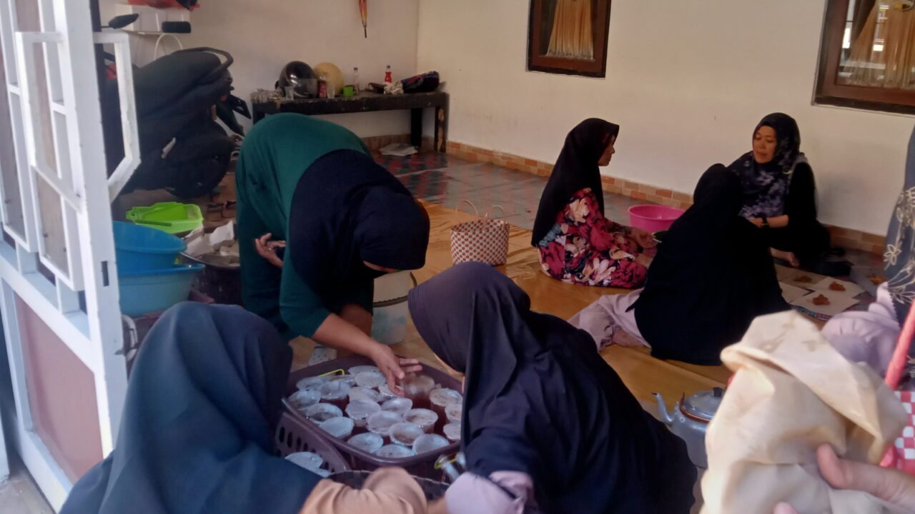 Rutin Setiap Jumat, Kegiatan  Jum.at Berkah di Masjid At-Tak,Awun Berjalan Lancar