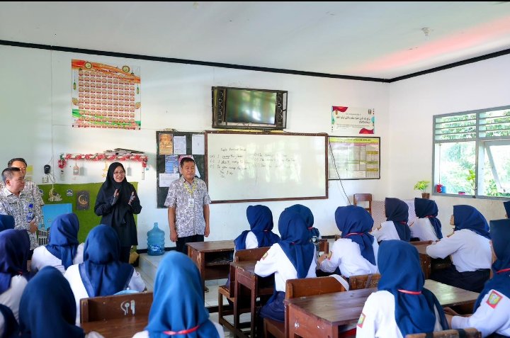 24.681 Siswa Ikuti TKA SMP, Bupati Ipuk Pantau Pelaksanaan agar Berjalan Lancar