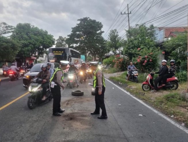 Jalan Nasional Banyuwangi – Jember, Sepeda Motor Tabrak Truk Tangki di Selatan RS Fatimah