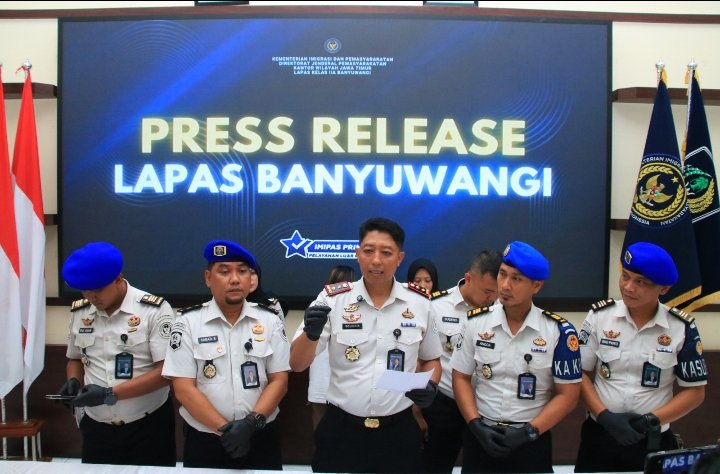 Kelabuhi Petugas, Pengunjung Lapas Banyuwangi Tertangkap Tangan Buang Paket Diduga Sabu ke Tempat Sampah
