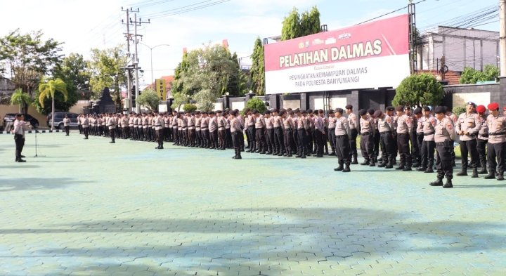Polresta Banyuwangi Gelar Simulasi Sispam Mako dan Latihan Dalmas, Antisipasi May Day 2026
