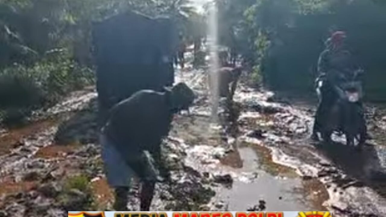Jalan Rusak Parah, Warga Minta Pemerintah Bertindak