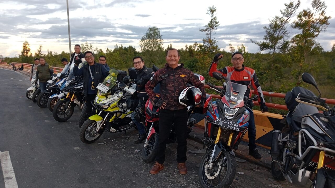 AKP Samsi  Kapolsek Kalumpang Pimpin Touring Silaturahmi Komunitas Otomotif Sekaligus Edukasi Keselamatan Berkendara