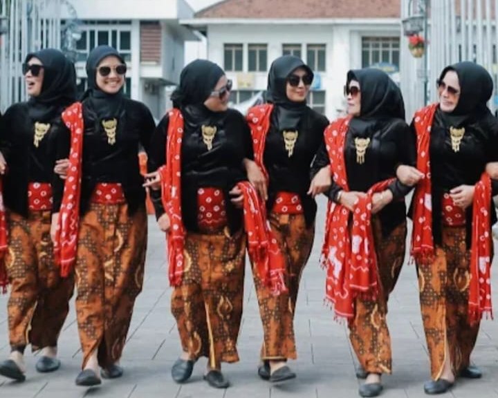Prof Sutan Nasomal : Presiden RI Harus Cegah Kegiatan Budaya Pakai Dana APBN Pusat APBD Provinsi APBD Kota Kab Melanggar Beri Sanksi!