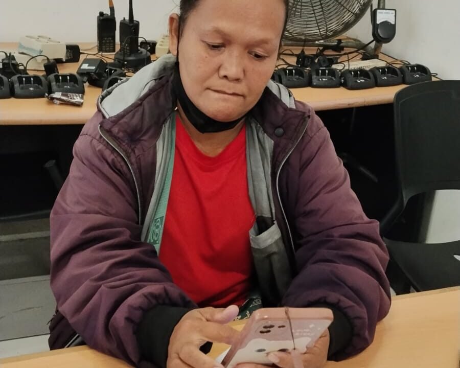 *KONCO JUALAN KUE JADI MUSUH: LINDA DIDUGA BOBOL ATM MILIK TINA LENA, RUGI RP80 JUTA* _Korban desak polisi jerat pelaku sesuai UU ITE & UU Perbankan, jangan tebang pilih