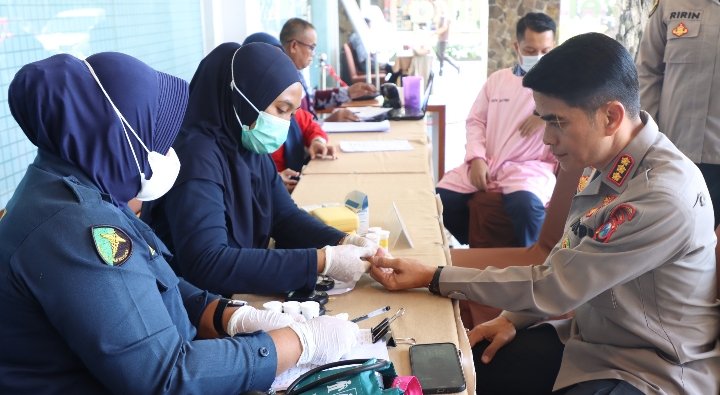 Polresta Banyuwangi Hadirkan “Kado Sehat” Melalui Donor Darah Dan cek kesehatan Gratis Sambut Hari Bhayangkara ke-80