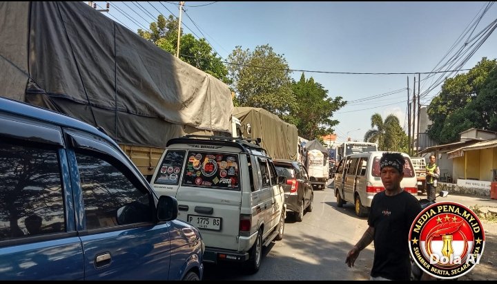 Pelabuhan Ketapang Banyuwangi Macet Parah: Antrian Memanjang 2 Km, Didominasi Truk Berat dan Lonjakan Wisatawan