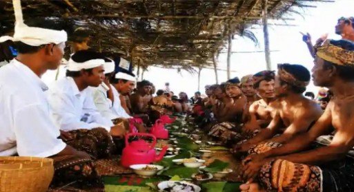 Masyarakat adat desa Sukadana kecamatan bayan merayakan Ritual Sedekah Labuan, Wujud Syukur kepada Tuhan dan Komitmen Menjaga Kelestarian Laut