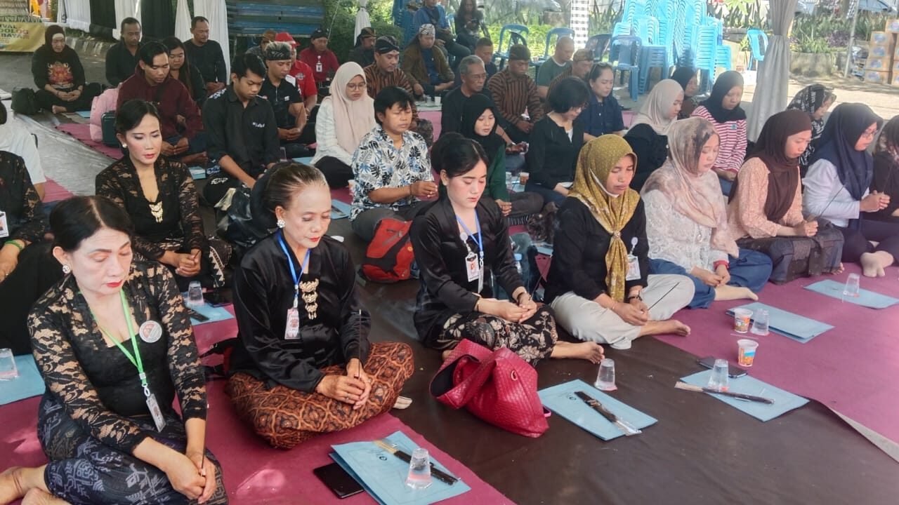SEMEDI BERSAMA 99 ORANG BERLANGSUNG KHIDMAT