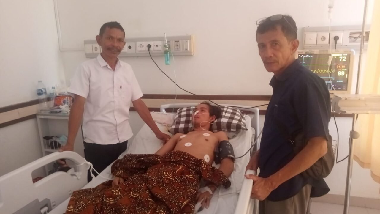 KORLAP PENA Sabdanom Tunjukan Komitmen Kepeduliannya Dalam Jenguk Pasien di RSU Provinsi NTB