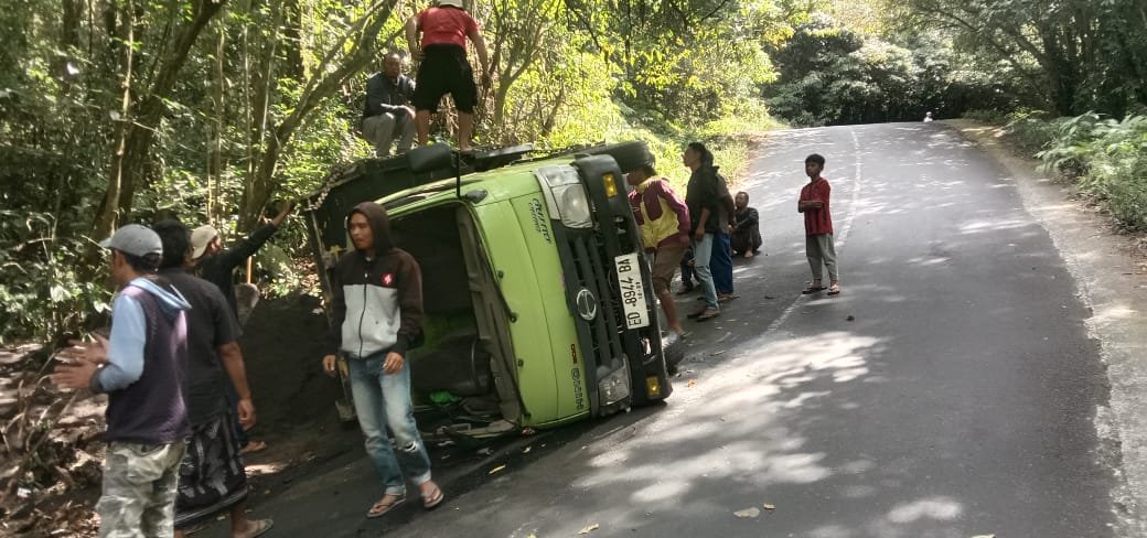Kecelakaan kembali terjadi di bawah Pusuk Sembalun pada pada rabo malam pukul 04:00dini hari menarik perhatian publik.