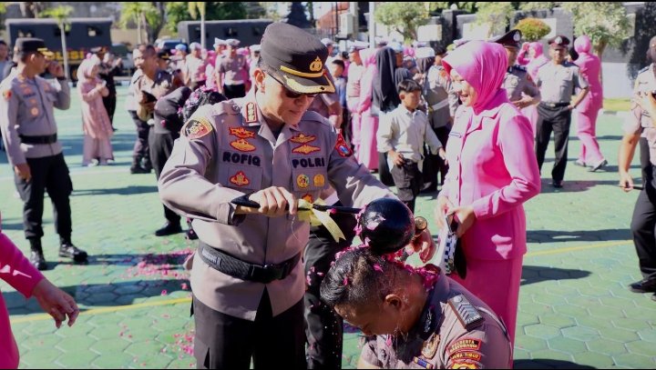 Di Pundak yang Kian Tangguh, Ada Doa Setia yang Terwujud: Momen Khidmat Kenaikan Pangkat di Polresta Banyuwangi