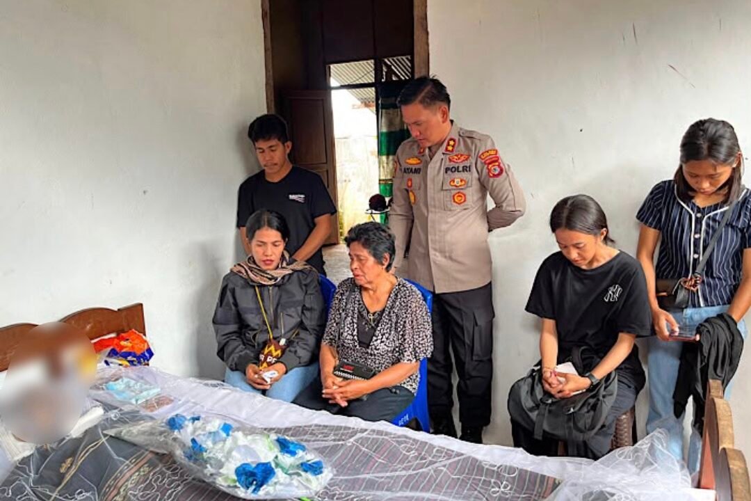 Kapolres KKT Melayat ke Rumah Duka Bripka Julianus Labatar