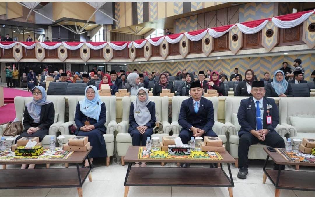 Gubernur Kalimantan Timur Dr H Rudy Mas’ud Harum bersama Wakil Gubernur Dr H Seno Aji menghadiri Rapat Paripurna ke-21 DPRD