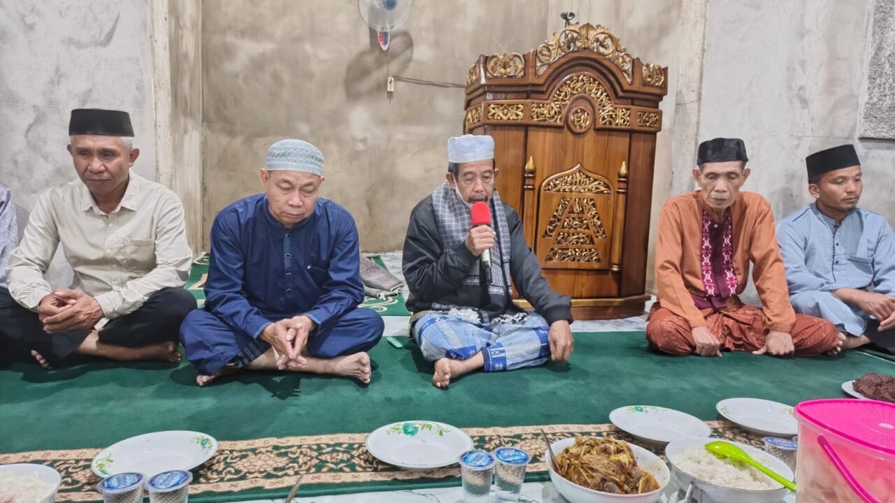 Umat Muslim Dusun 1 Amoito Adakan Syukuran pemanfaatan Mesjid Jabal Rahmah