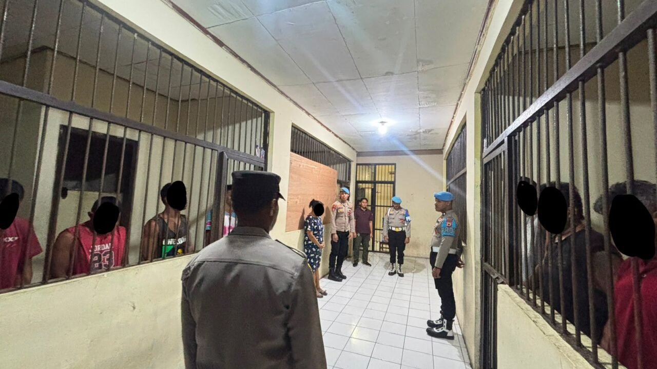 Sipropam Polres Kepulauan Tanimbar Perketat Pengawasan, Cek Tahanan dan Ruang Tahanan Malam Hari