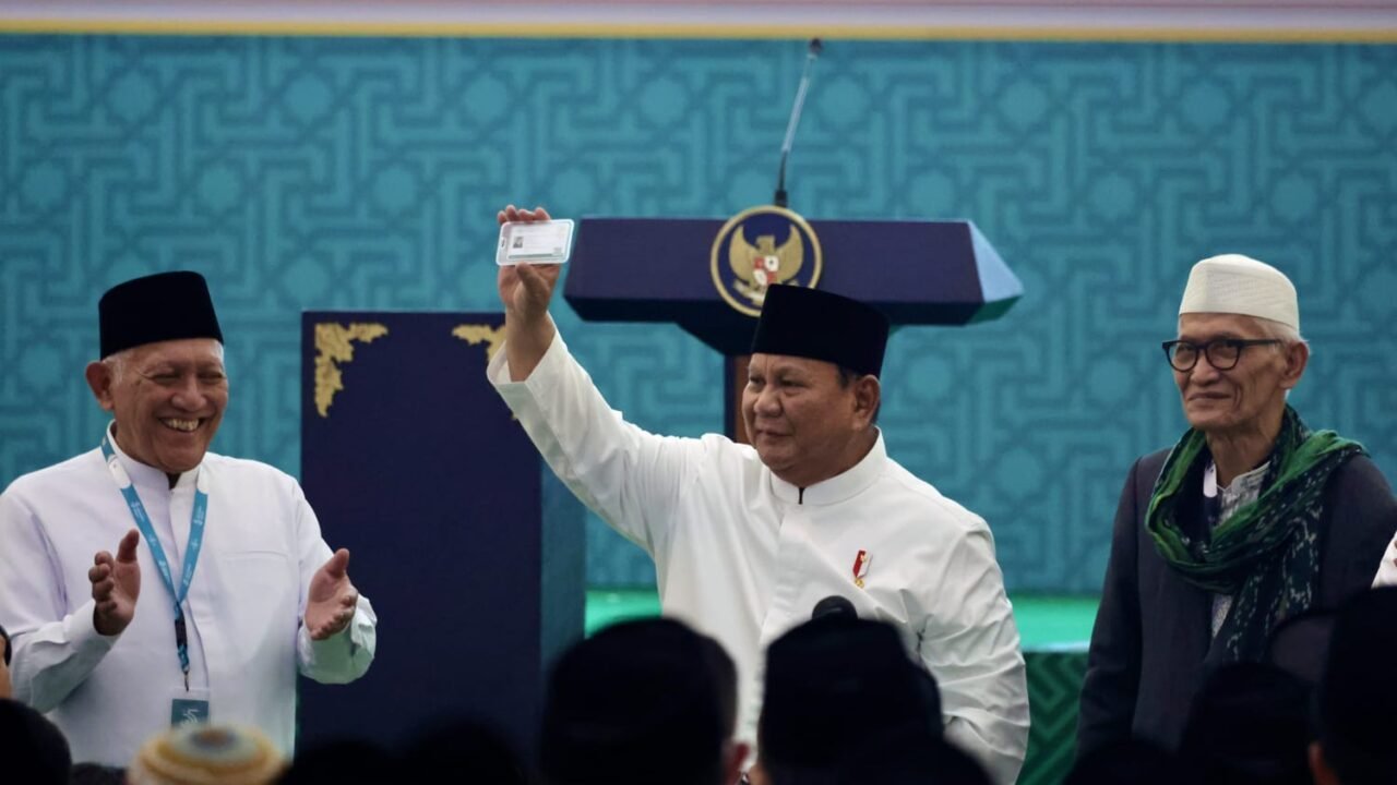 Prabowo Terima Kartu Anggota Seumur Hidup NU: Ini Kehormatan Besar bagi Saya*     _Press Release Badan Komunikasi Pemerintah (Bakom) RI_