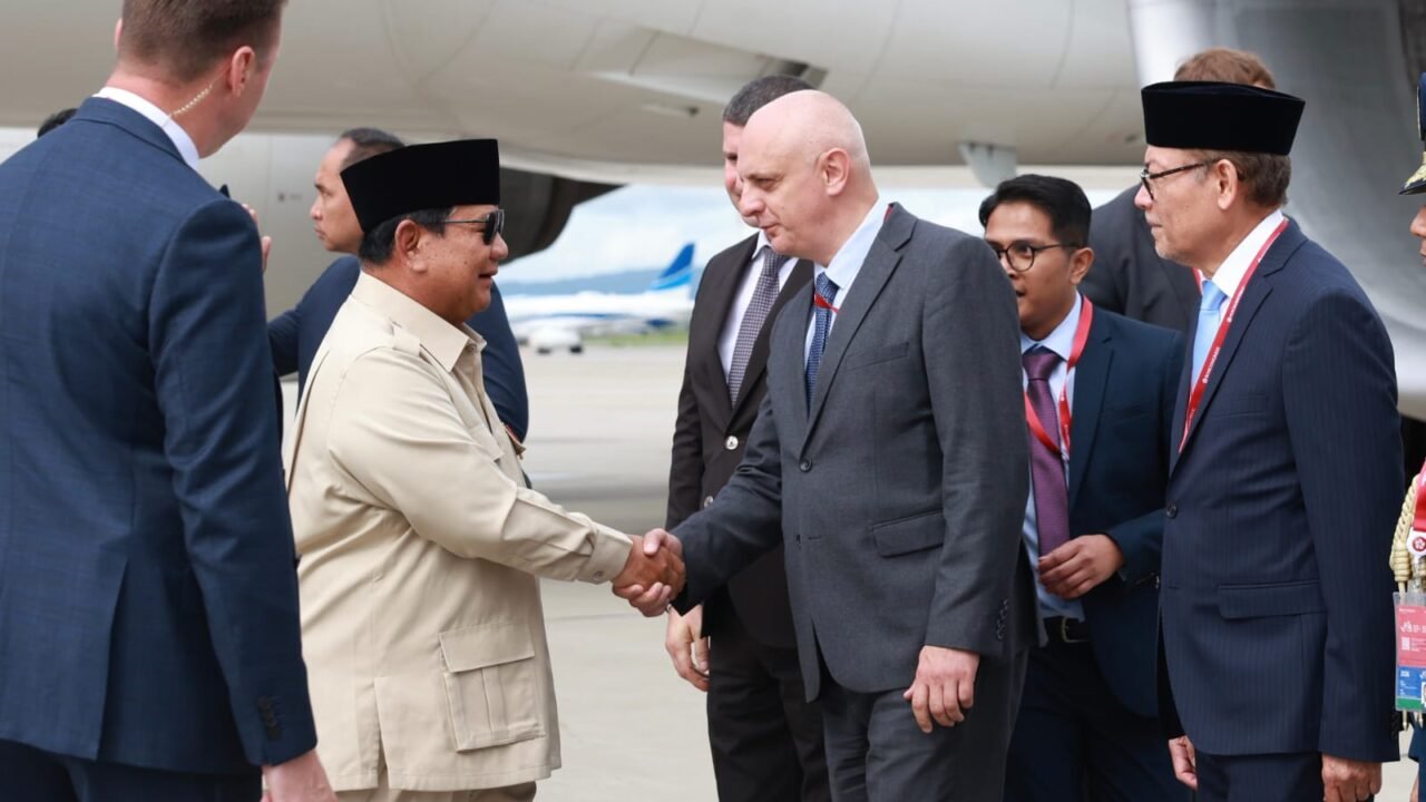 *Tiba di Vladivostok, Prabowo Siap Hadiri Eastern Economic Forum sebagai Tamu Kehormatan Utama*     _Press Release Badan Komunikasi Pemerintah (Bakom) RI_
