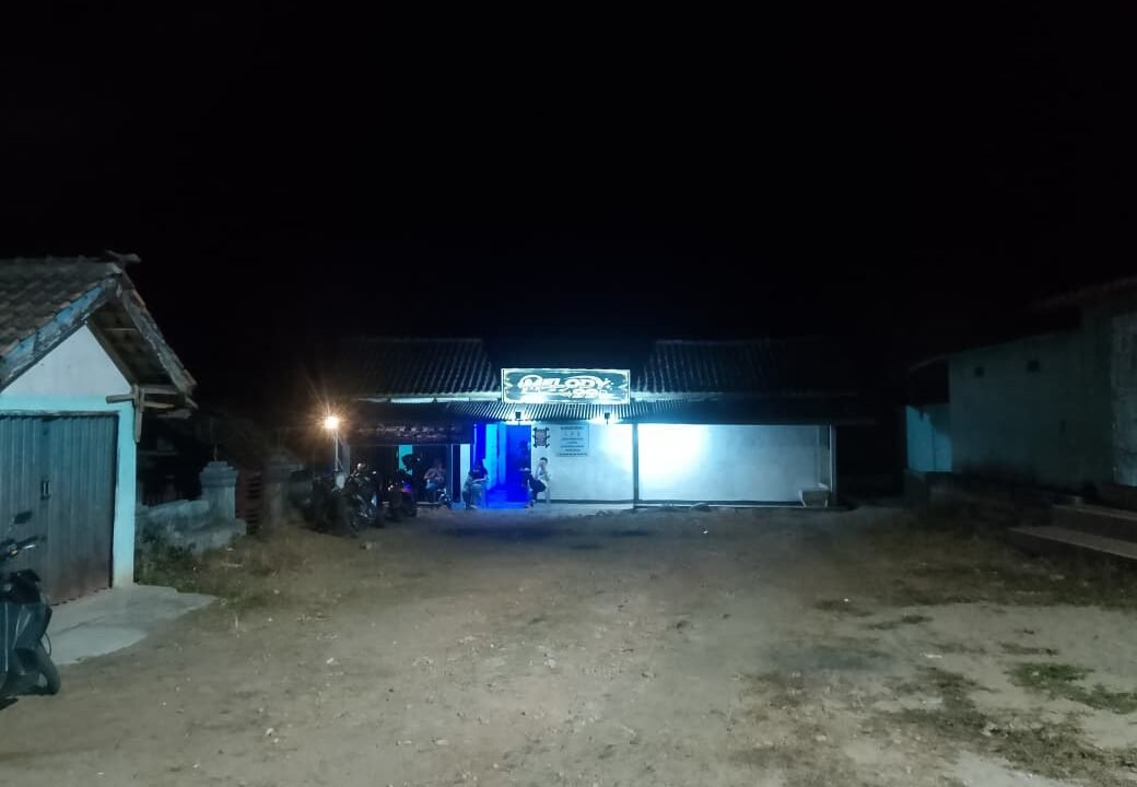 VIRAL DI FACEBOOK: WARGA DESAK CAFE MELODI 99 DITUTUP — DIDUGA TANPA IZIN & PEREDARAN NARKOBA MERESAHKAN   